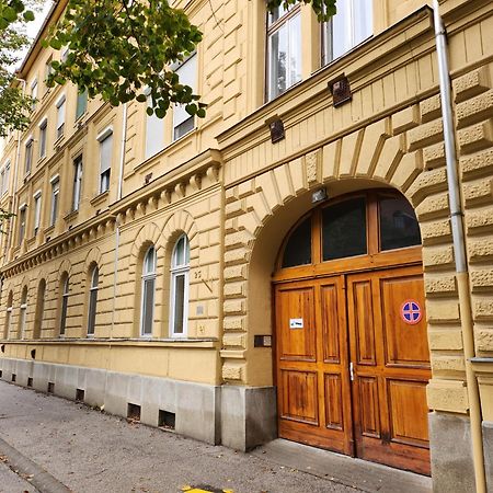 Stylish Apartman Сегед Екстериор снимка